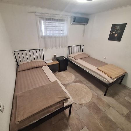 Fly & Stay Apartments Лакташи Экстерьер фото