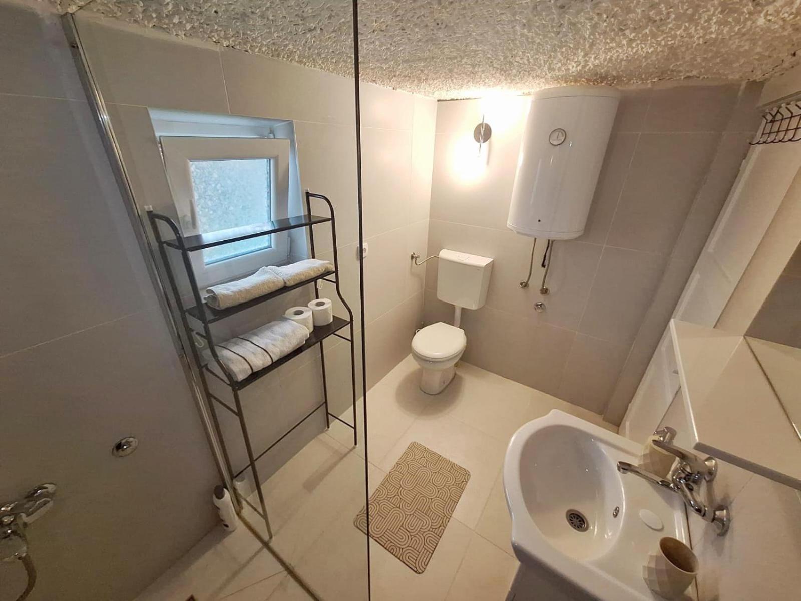 Fly & Stay Apartments Лакташи Экстерьер фото