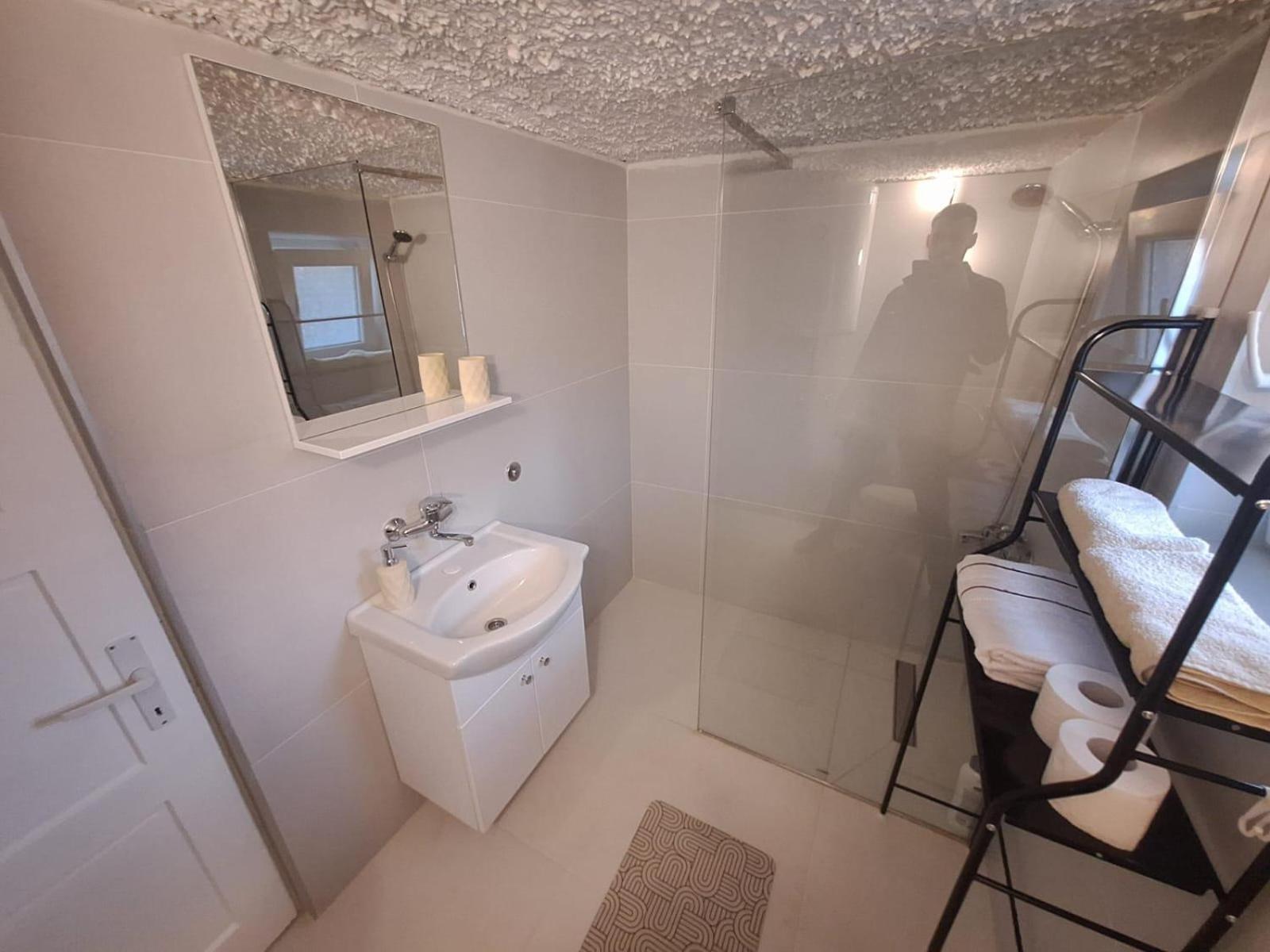 Fly & Stay Apartments Лакташи Экстерьер фото