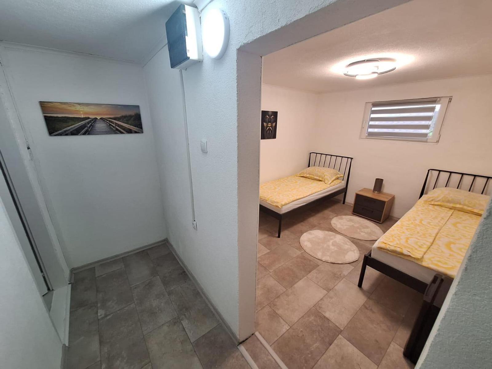 Fly & Stay Apartments Лакташи Экстерьер фото