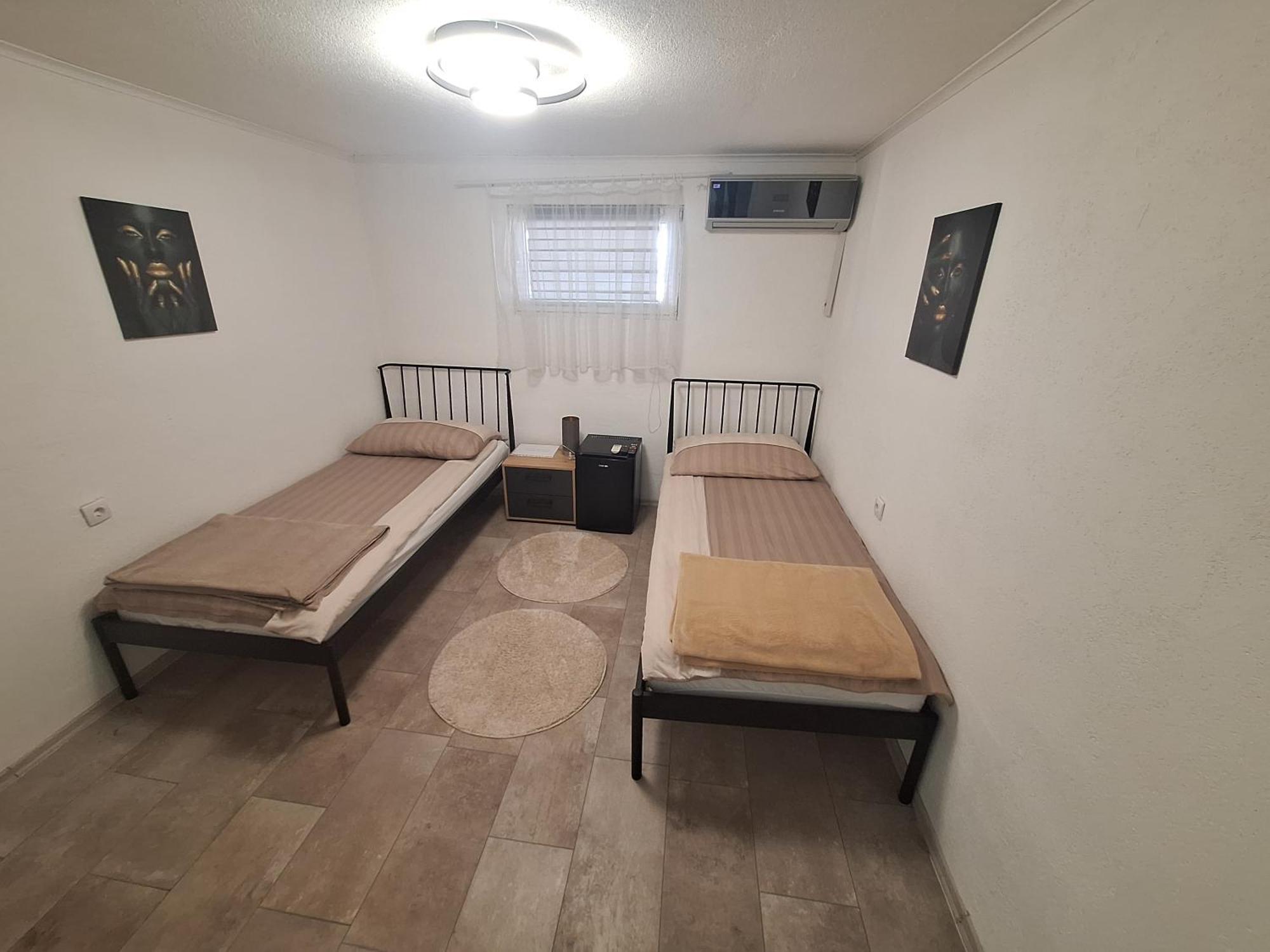 Fly & Stay Apartments Лакташи Экстерьер фото