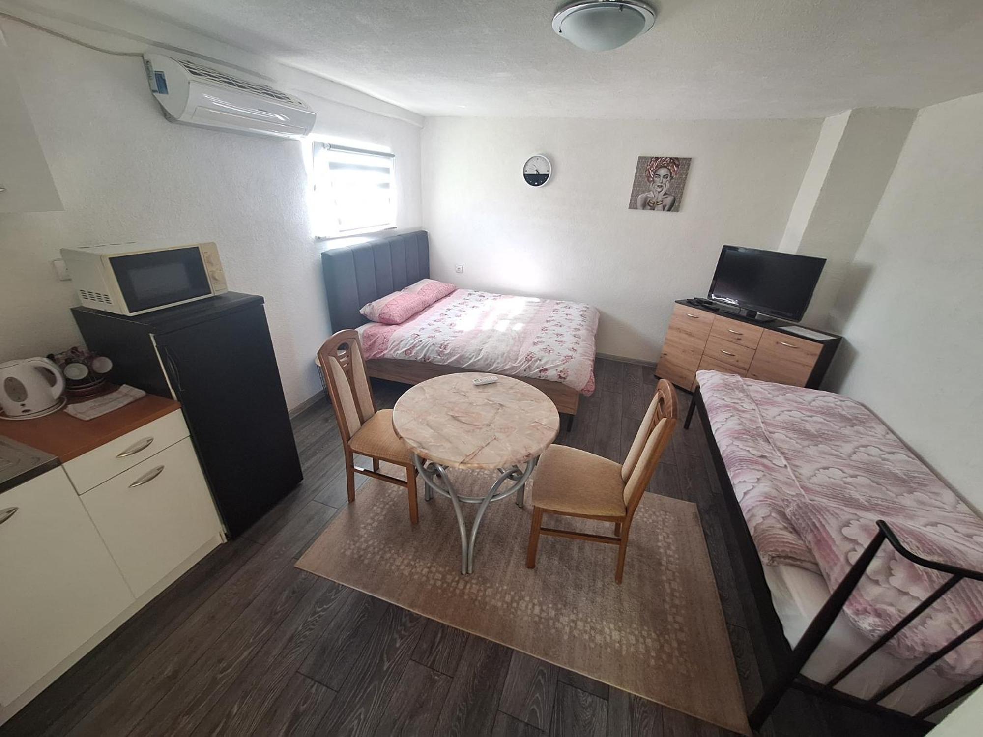 Fly & Stay Apartments Лакташи Экстерьер фото