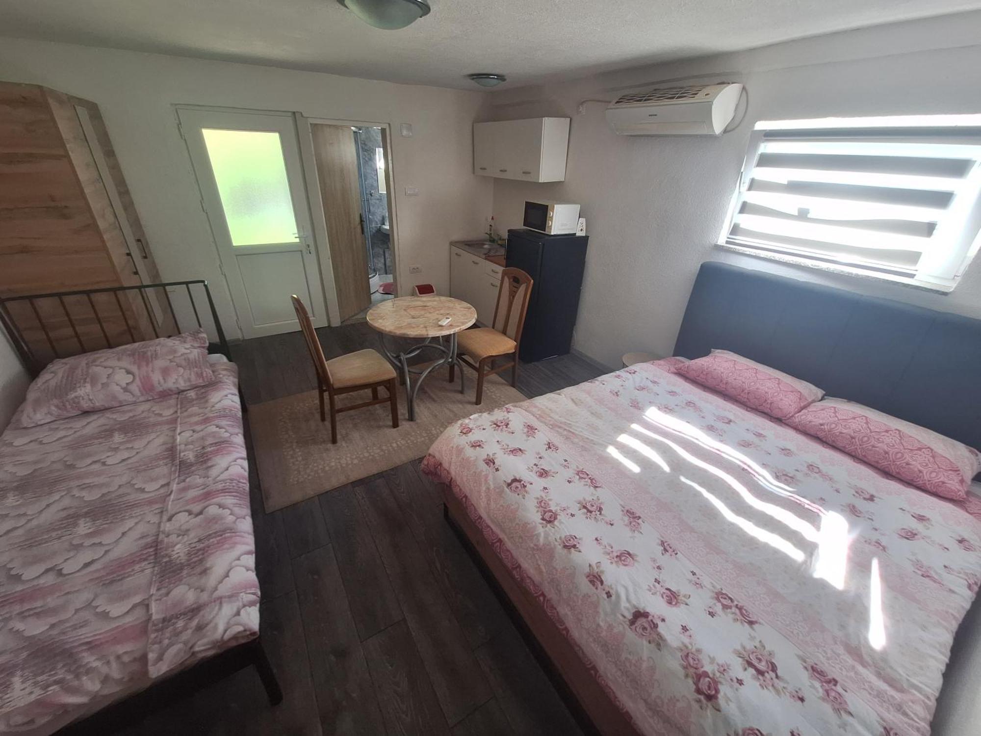 Fly & Stay Apartments Лакташи Экстерьер фото