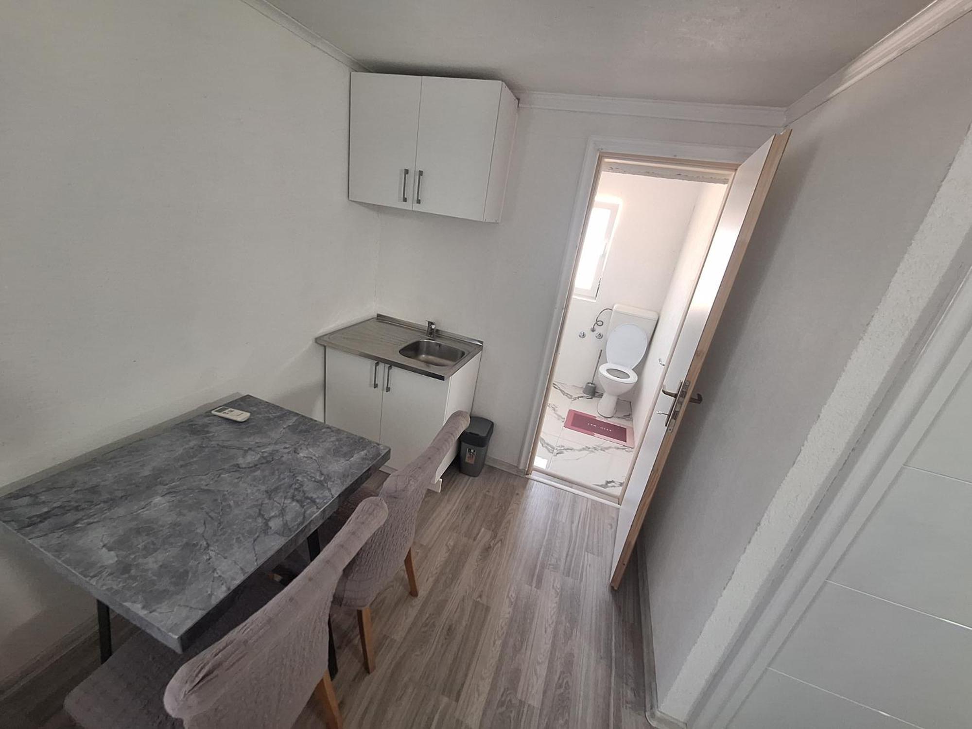 Fly & Stay Apartments Лакташи Экстерьер фото