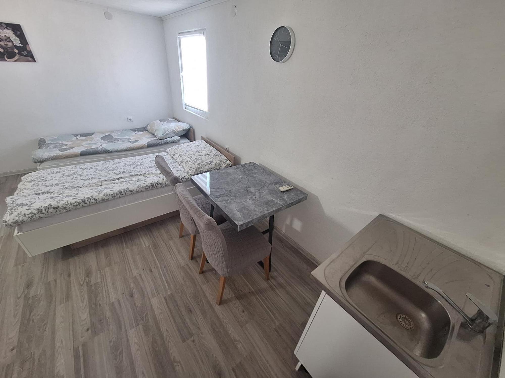 Fly & Stay Apartments Лакташи Экстерьер фото
