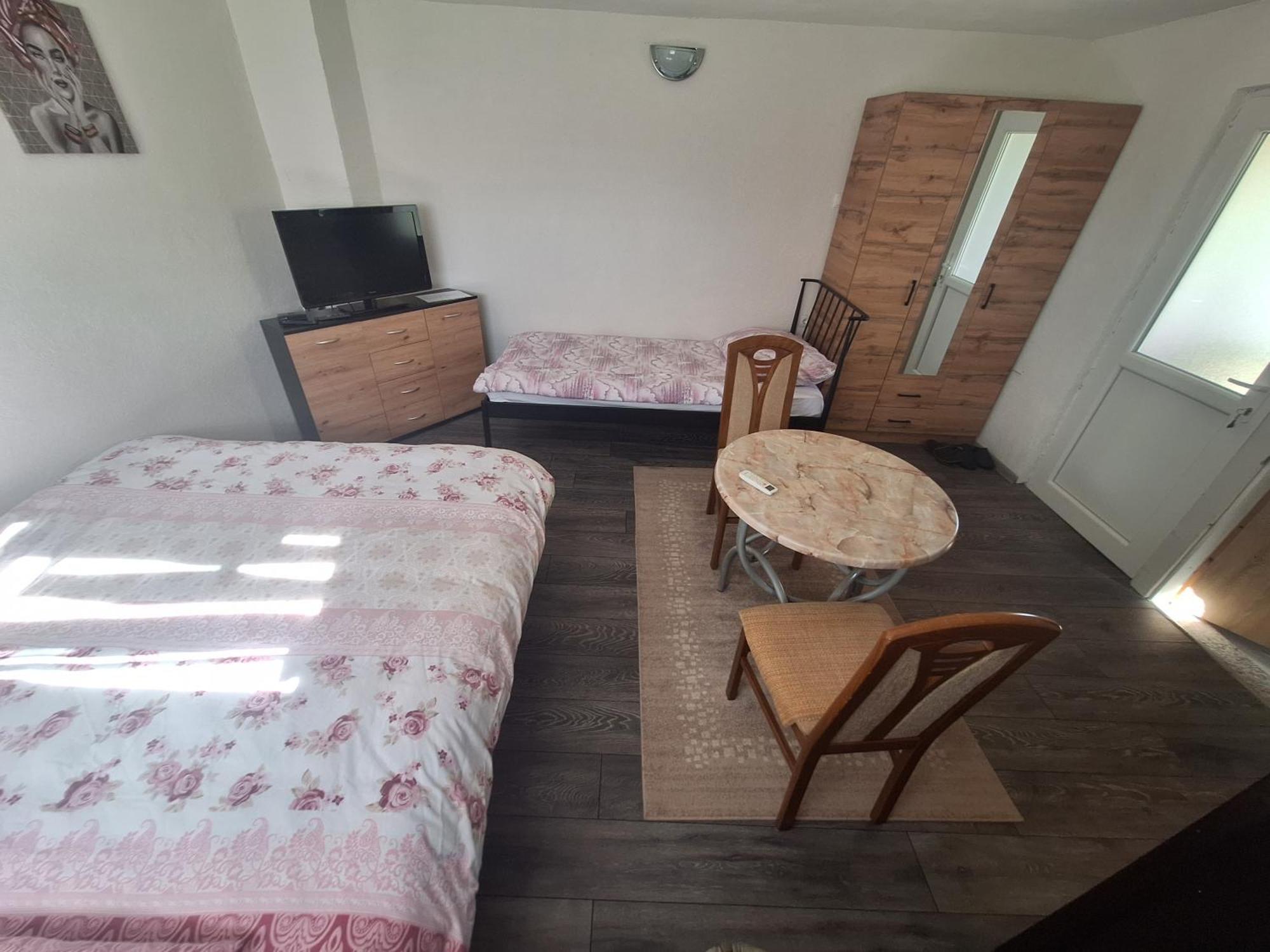 Fly & Stay Apartments Лакташи Экстерьер фото